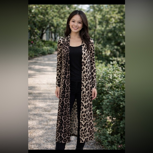 Sweaters - #10 Cheetah print throw over